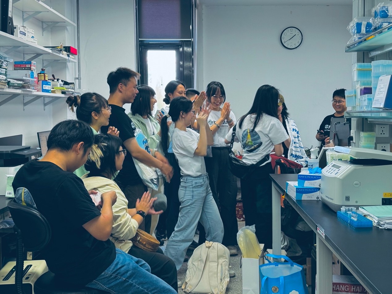 Aug 2024｜New four years' lab photo